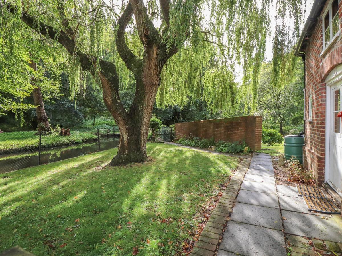 Weir Cottage Maidstone Exterior photo