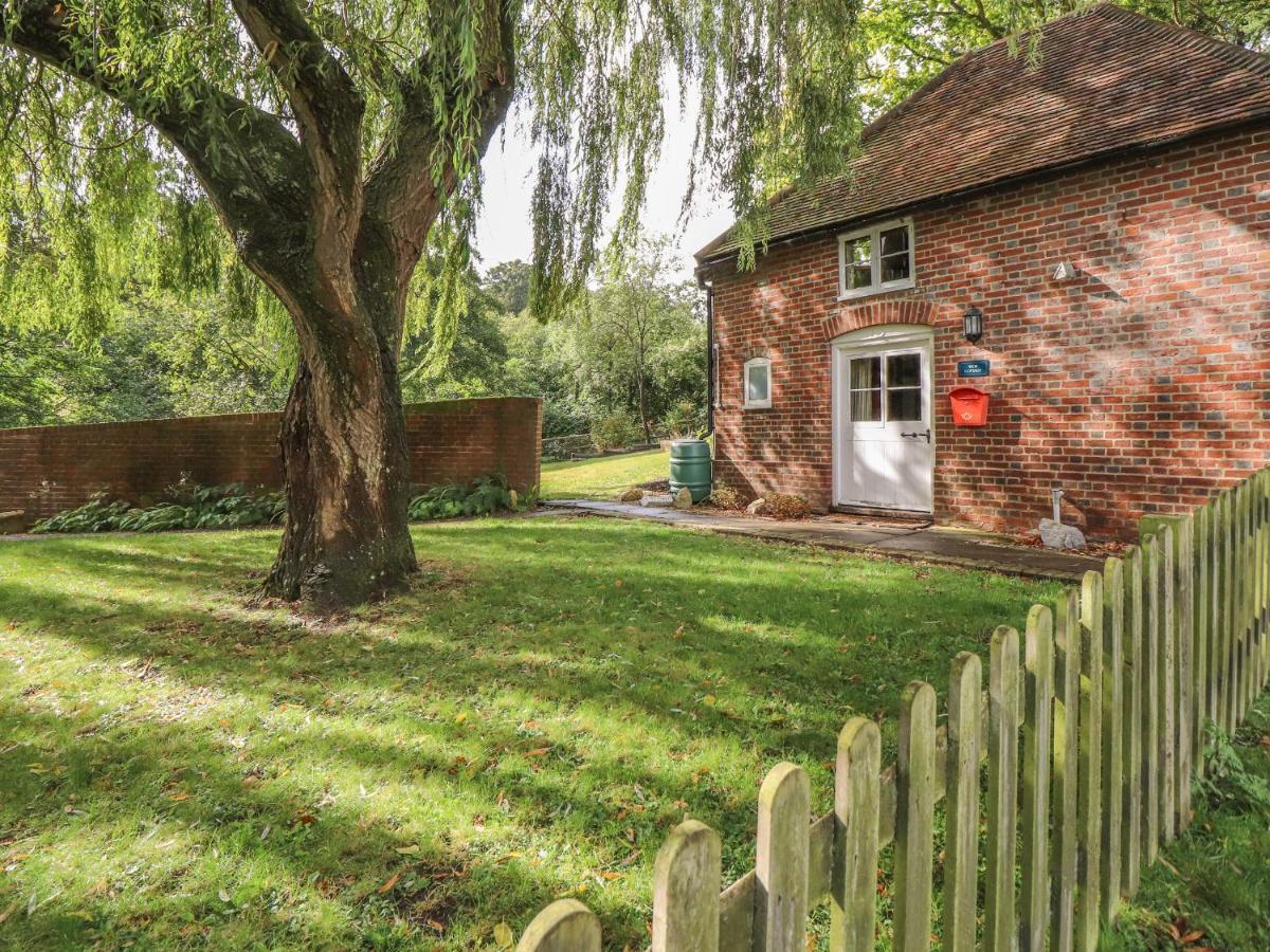 Weir Cottage Maidstone Exterior photo