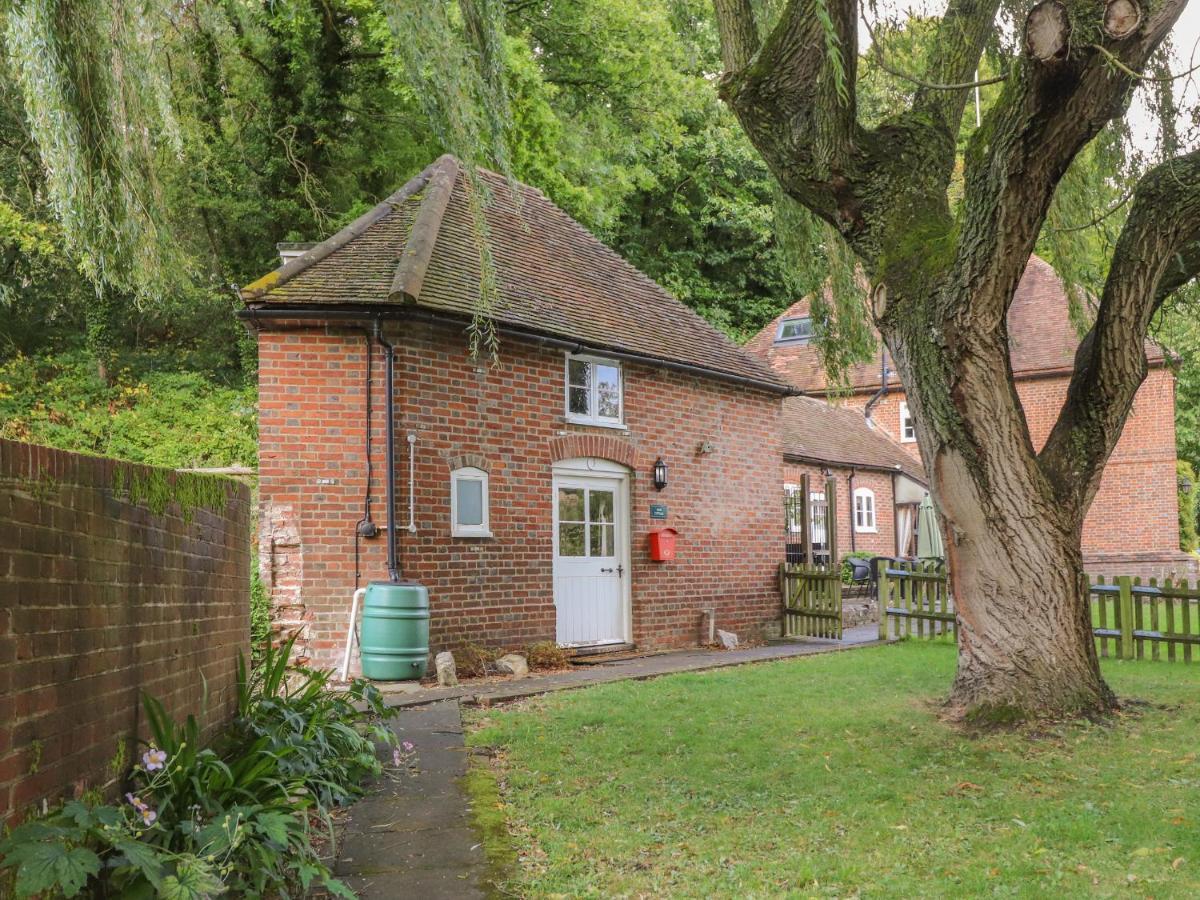 Weir Cottage Maidstone Exterior photo