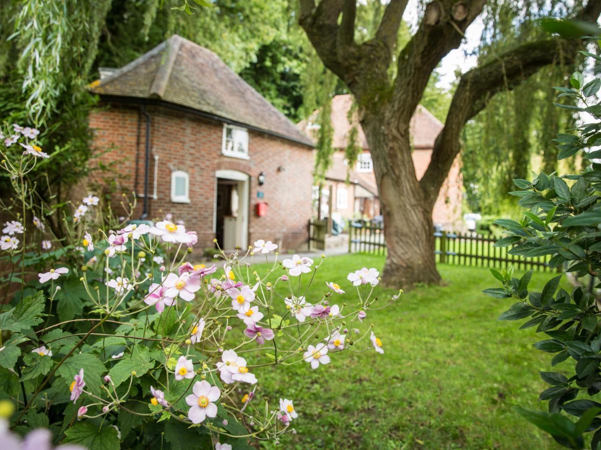 Weir Cottage Maidstone Exterior photo